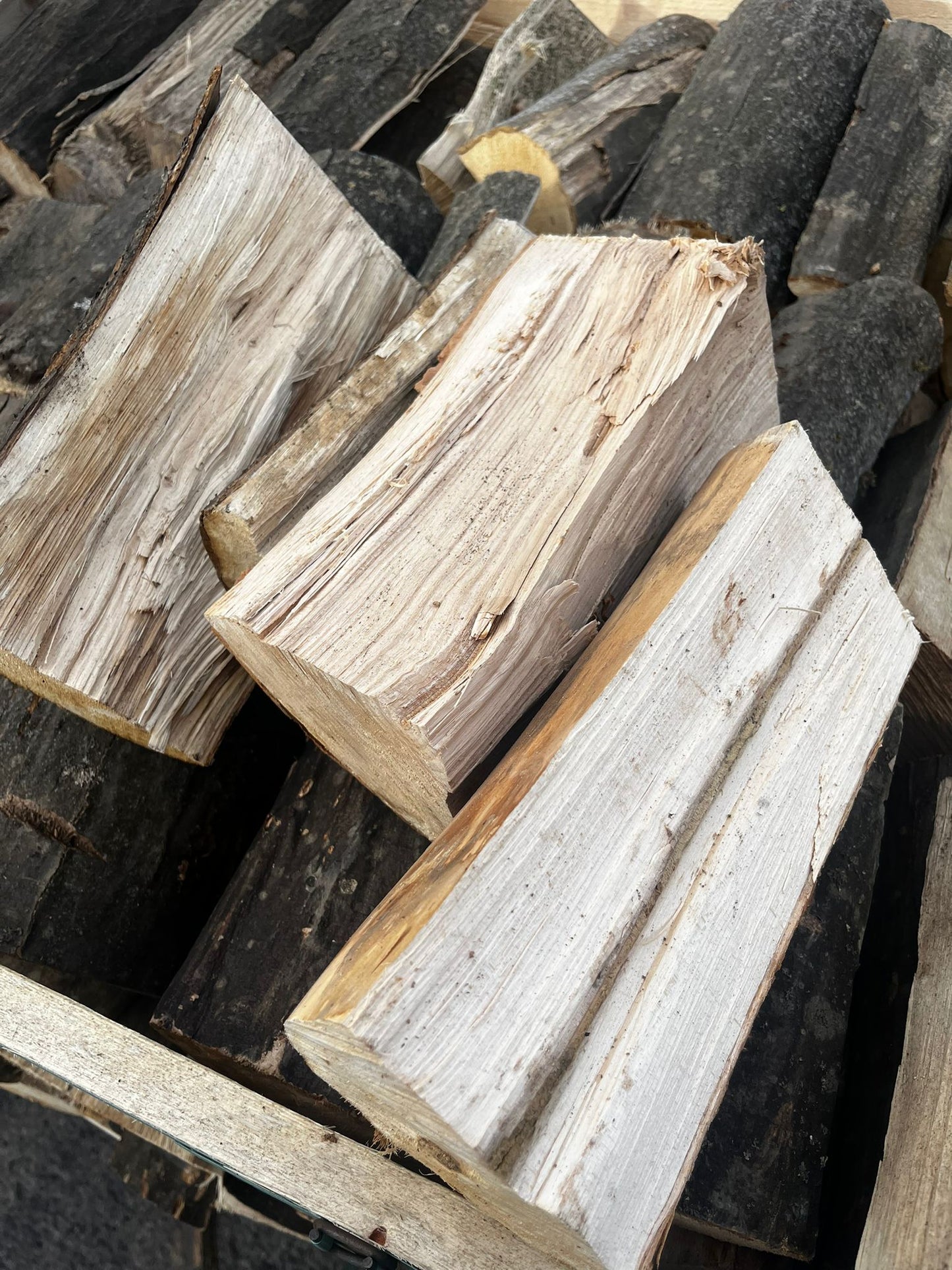 Kiln Dried Hornbeam Log Crates 1m